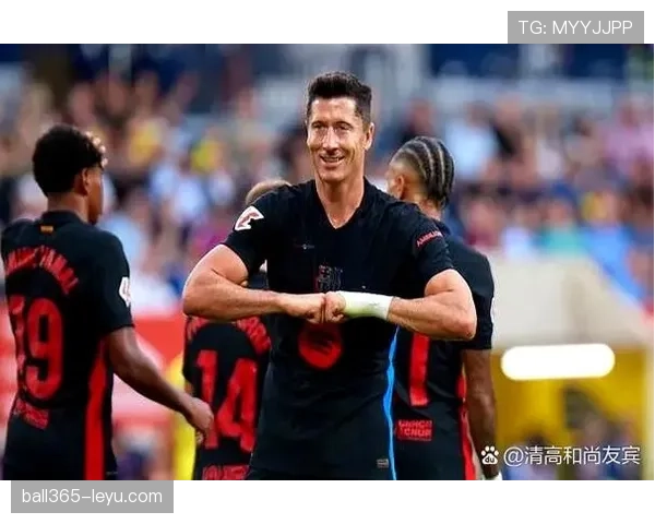 莱万多夫斯基荣膺西甲赛季最佳球员，领袖风范闪耀赛场