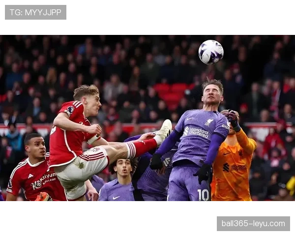 英超球队新季装备发布：创新设计融合高科技材料，引领赛场潮流