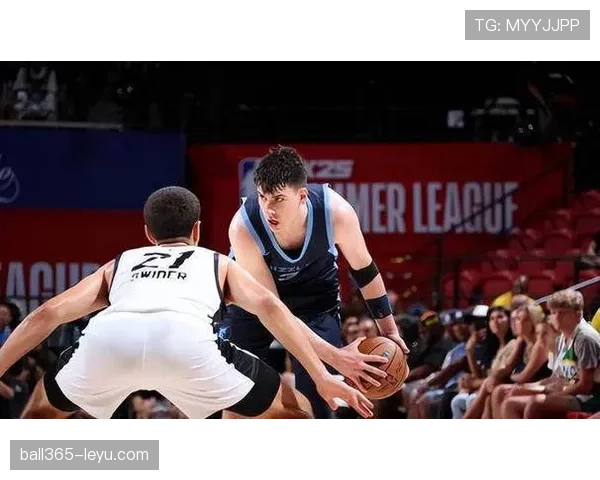 拉维亚赛季初表现稳健，助球队强势冲击更高荣誉