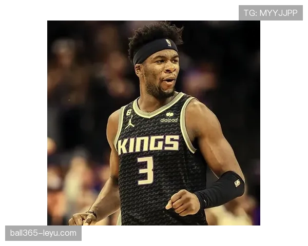 明星球员最新动态：意外现身时尚活动，分享赛季新目标与个人生活更新